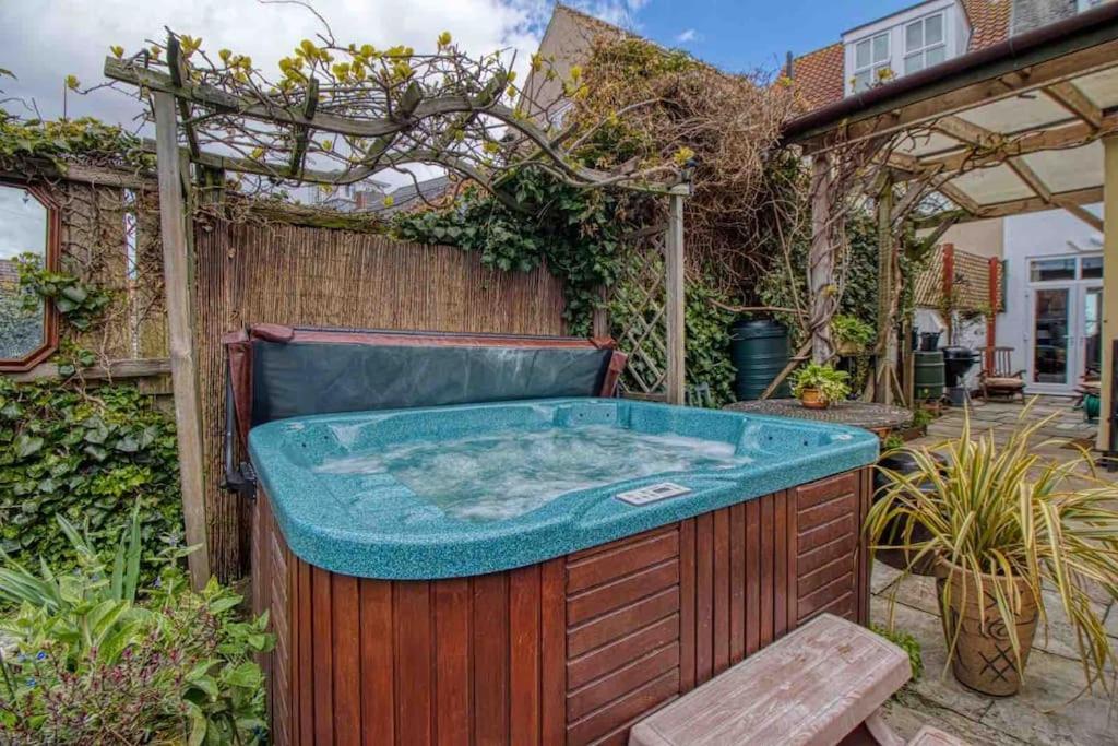 Gorleston-on-Sea Large Character Home, Hot Tub, Beach 5 Min Walk מראה חיצוני תמונה