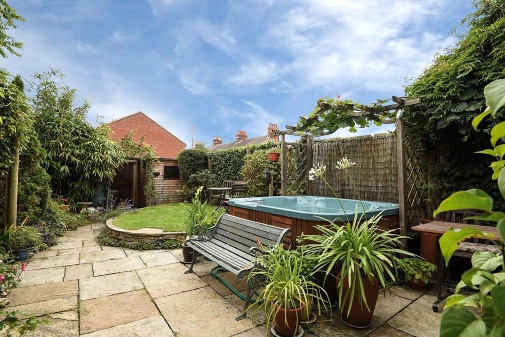 Gorleston-on-Sea Large Character Home, Hot Tub, Beach 5 Min Walk מראה חיצוני תמונה
