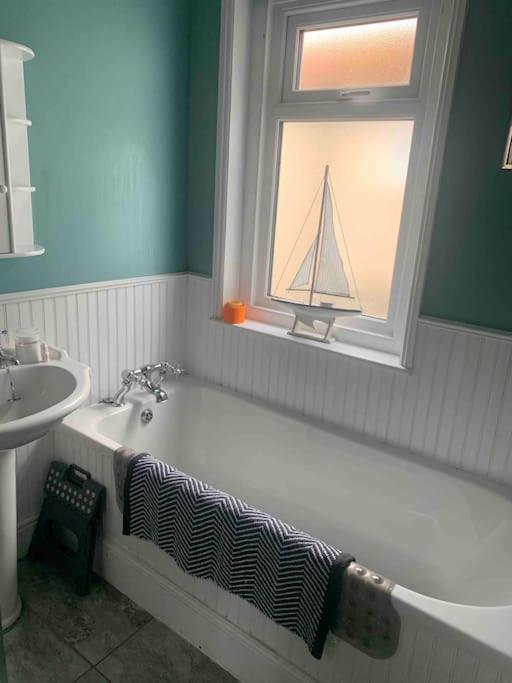 Gorleston-on-Sea Large Character Home, Hot Tub, Beach 5 Min Walk מראה חיצוני תמונה