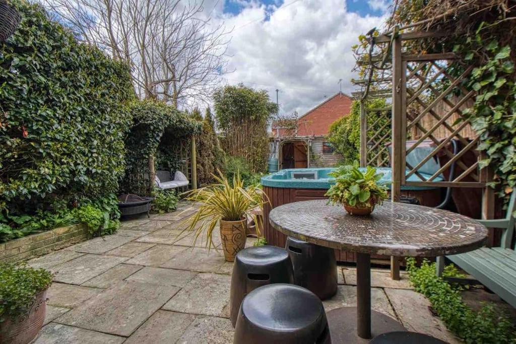 Gorleston-on-Sea Large Character Home, Hot Tub, Beach 5 Min Walk מראה חיצוני תמונה